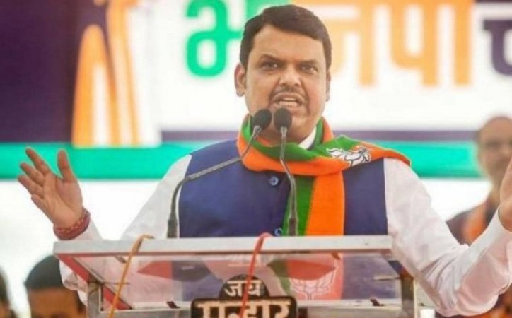 Former MH CM Fadnavis slams Uddhav Thackeray for giving more importance to Kangana's issue than on-going pandemic
