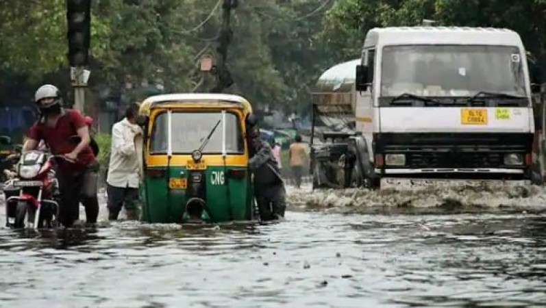 दिल्ली में बारिश ने तोड़ा 46 सालों का रिकॉर्ड, अब भी राहत मिलने के आसार नहीं