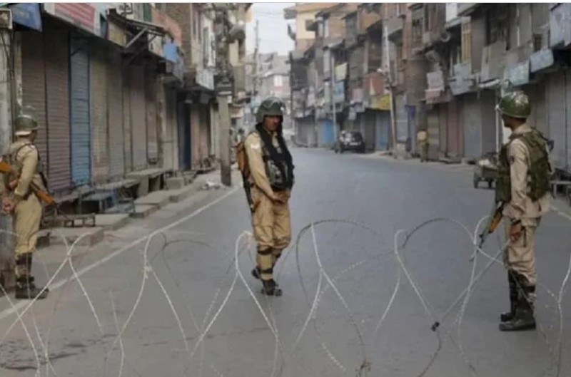 श्रीनगर में आतंकियों ने पुलिस पर किया हमला, इंस्पेक्टर को लगी कई गोलियां