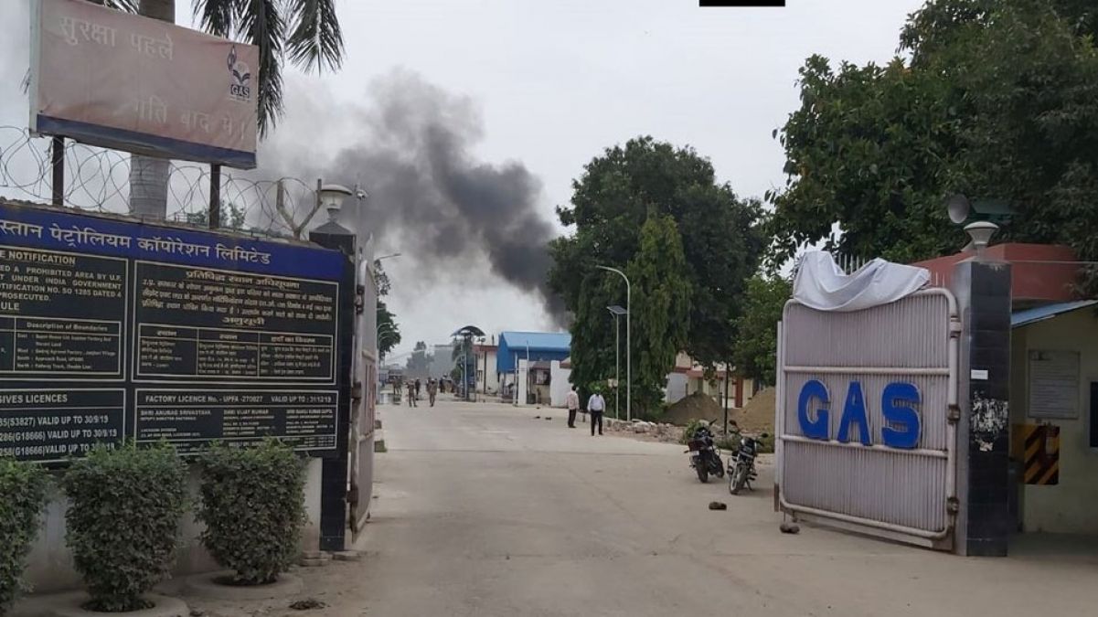 Tank of Hindustan Petroleum Plant at Unnao explodes, many nearby villages are being emptied