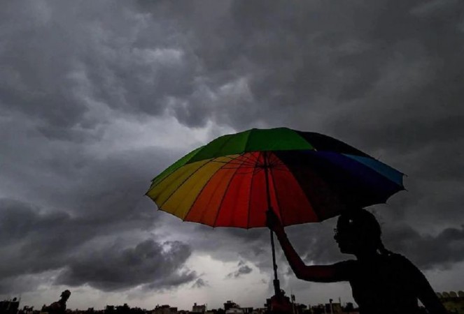 बंगाल की खाड़ी में बन रहा कम दबाव का क्षेत्र बढ़ाएगा मुसीबत, इन राज्यों में भारी बारिश का अलर्ट