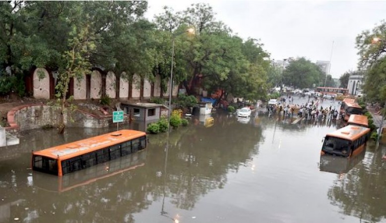 आखिर दिल्ली में क्यों होता है जलभराव ? जानिए कुछ मुख्य कारण