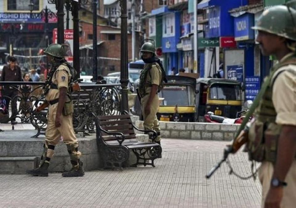 जम्मू- कश्मीर में लगे सभी प्रतिबंध हटाए गए, मोबाइल फोन सेवा बहाल