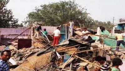Thousands of people got homeless in Delhi, Administration demolished many slums