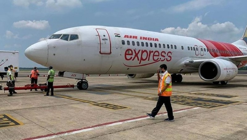 टेक ऑफ से पहले ही अचानक Air India Express से निकलने लगा धुंआ, रद्द हुई उड़ान