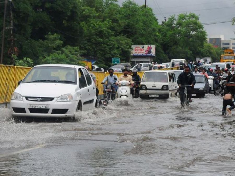 भारी बारिश से एमपी में आफत, इंदौर में आज स्कूल बंद रखने का आदेश