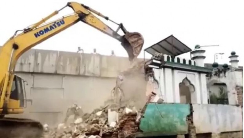 Tomb becoming hindrance in highway widening, demolished