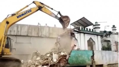 Tomb becoming hindrance in highway widening, demolished