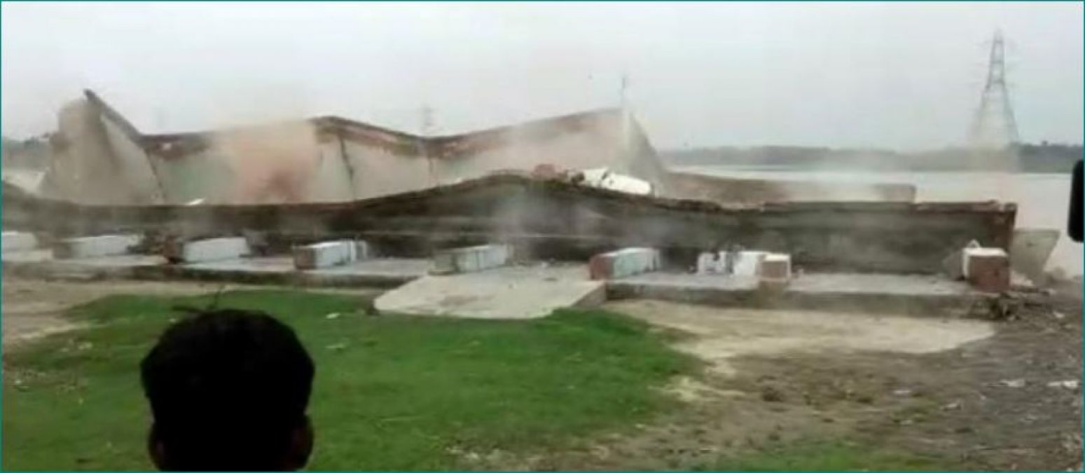 Bihar: School collapsed after continuous rains in Purnia