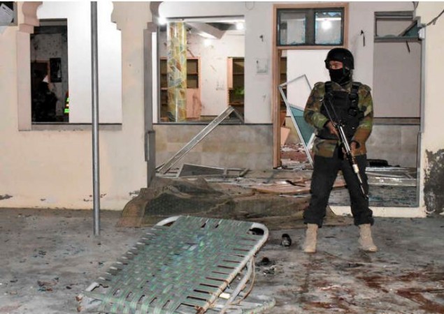 Fact Check: 'मस्जिद में मिले बम और हथियार, फ्रांस की सरकार ने उसी बम से उड़ा डाली मस्जिद'
