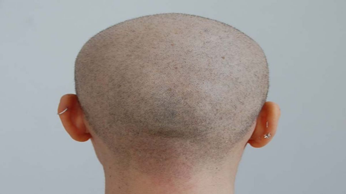 A woman shaved her head to take revenge from the murderers of her father