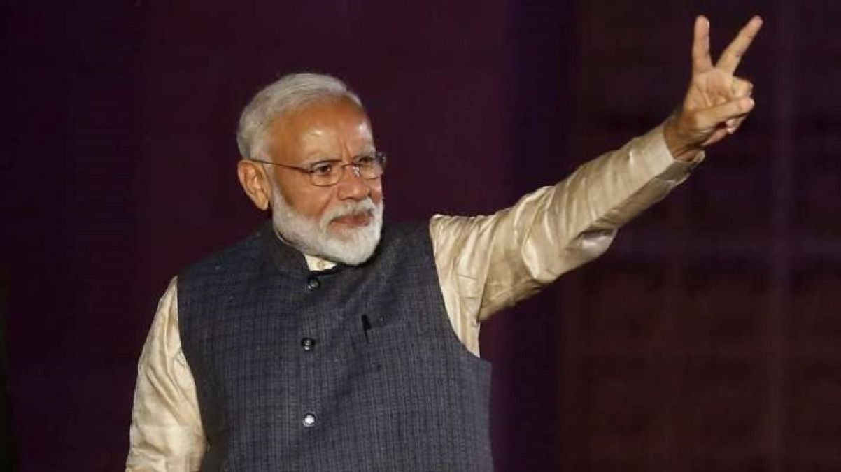 Birthday Special: PM Modi Arrives at Sardar Sarovar Dam; will take Mother's Blessings