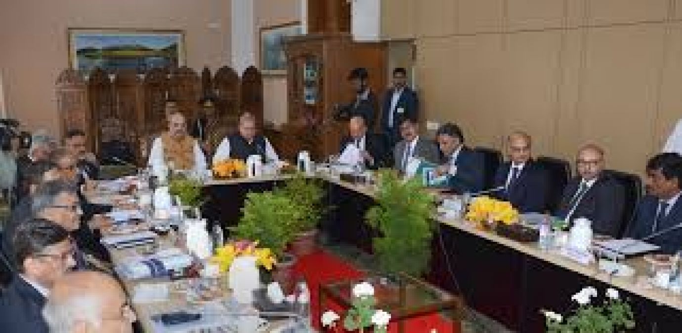 गृह मंत्री ने वरिष्ठ अधिकारियों के साथ की जम्मू-कश्मीर के हालात की समीक्षा, केंद्रीय योजनाओं को लेकर दिए निर्देश