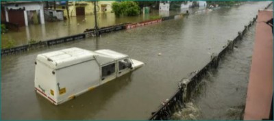 Heavy rain wreaked havoc in UP, schools, colleges closed for 2 days