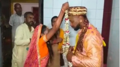 Muslim couple from America got married with Hindu rituals at Mahadev temple