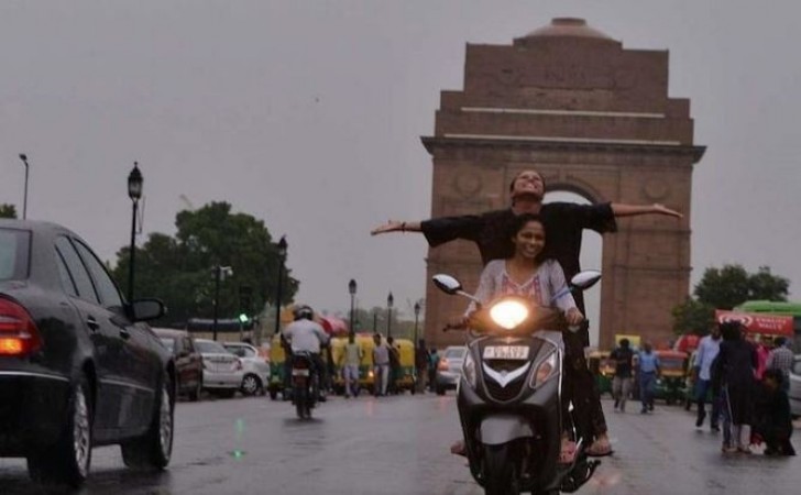 दिल्ली में बारिश के कारण सुधरी हवा, तापमान में भी आई गिरावट
