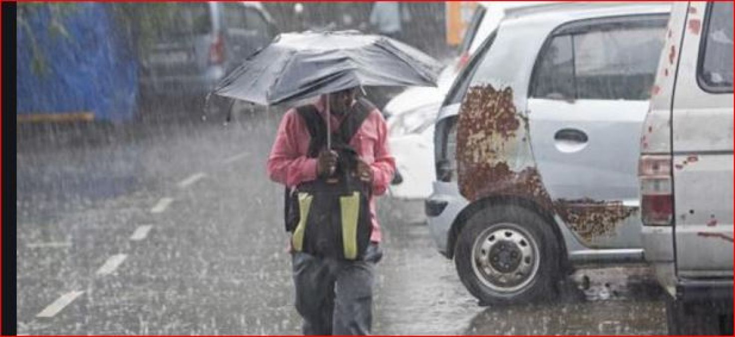 Mumbai is in the midst of heavy rain today, schools declare holiday