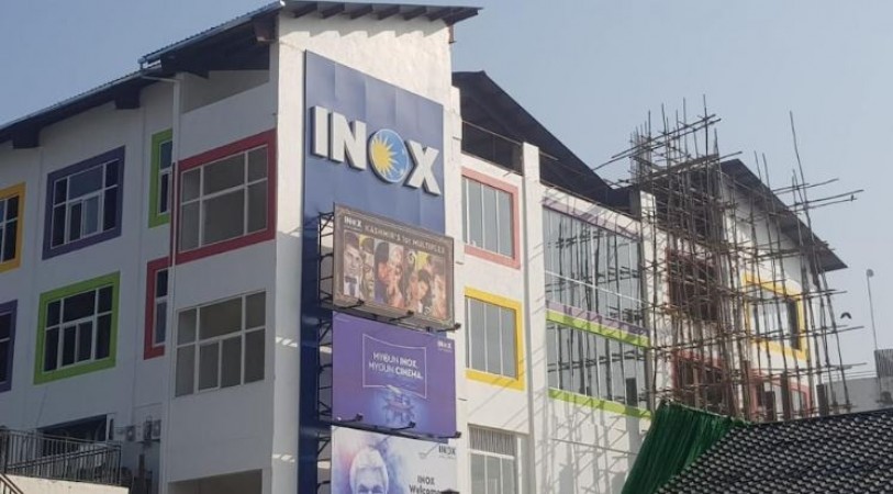Cinema halls open in Kashmir after three decades, craziness among people