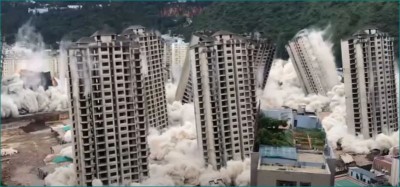VIDEO: सेकेंडों में भरभरा कर गिरीं 15 बिल्डिंग्स