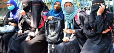 'हिजाब गरिमा का प्रतीक जैसे हिंदू महिला साड़ी से सिर ढंकती है', SC में सुनवाई जारी