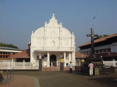 Violent clashes between two church factions in Kerala, 11 injured including three policemen