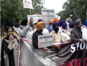 पाक में सिख लड़की के अपहरण और जबरन धर्मान्तरण को लेकर दिल्ली में विरोध प्रदर्शन