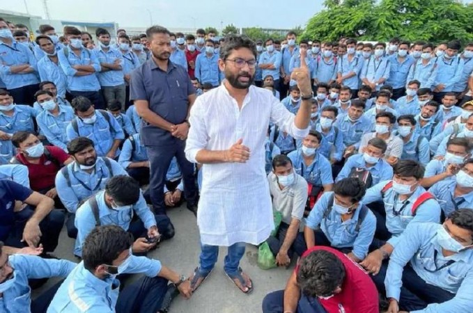 MLA Jignesh Mewani supports Ford India workers protest for job, Says Problem will be resolved soon