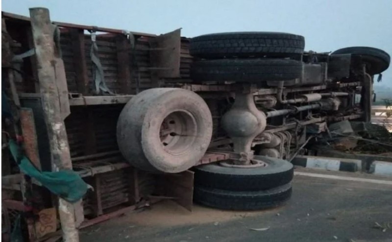 5 killed as tractor overturned in Chitrakoot