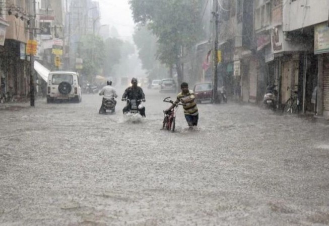 गुजरात में भारी बारिश के चलते 103 सड़कें बंद, अगले 4 दिनों तक जारी रहेगी तबाही