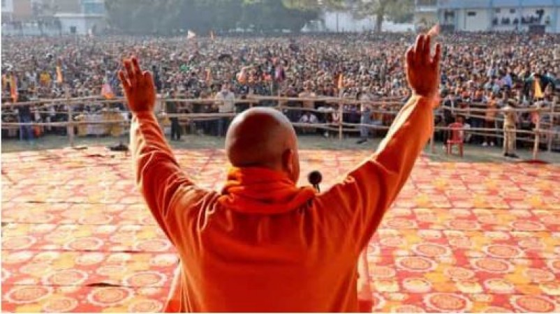 'Sher Aaya Sher...', People raised slogans as CM Yogi reaches stage in Gujarat