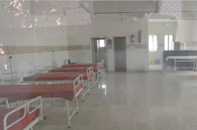 15 दिनों तक इलाज के अस्पताल-अस्पताल भटकता रहा युवक, पड़ोसी ने घोंप दिया था चाक़ू
