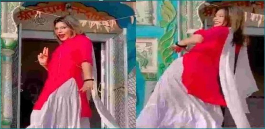 Chhatarpur: Girls dances wearing slippers inside temple, Video Viral