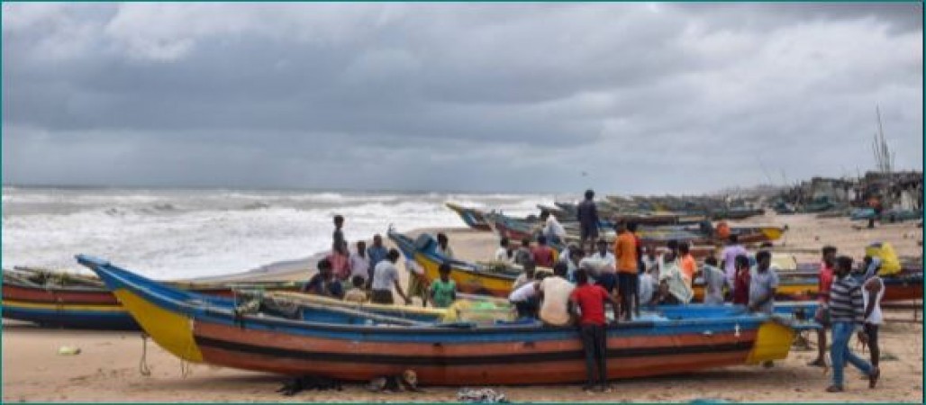 ओडिशा तट से टकराया चक्रवाती तूफान गुलाब, समुद्र में गए 6 मछुआरे लापता