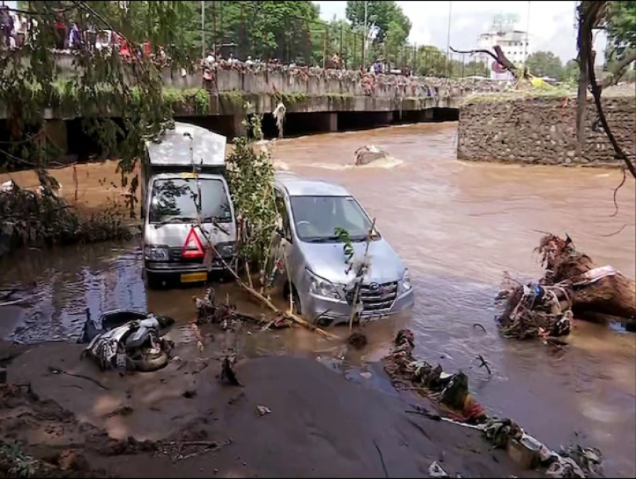 Heavy rain causes floods in Pune, 17 deaths so far, school-college closed