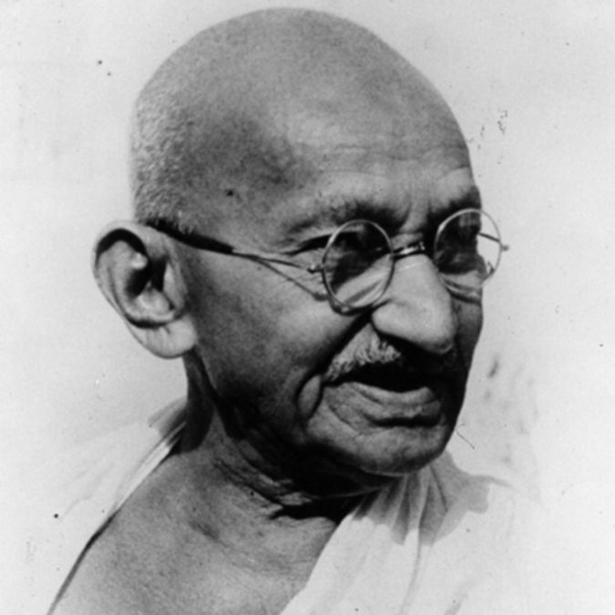 गाँधी जयंती : पाकिस्तान के बच्चों बनाया जा रहा उल्लू, गांधी को विलेन और जिन्न को बताया गया हीरो