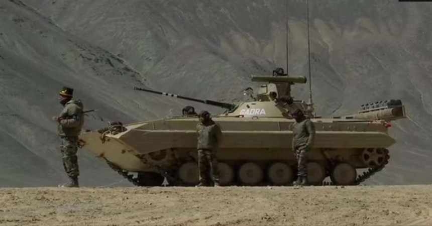 ड्रैगन को आँख दिखाने के लिए तैयार भारत, LAC पर तैनात किए T-90 और T-72 टैंक