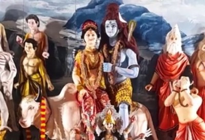 भोपाल में दिखी नवरात्रि की भव्यता, अलग अलग थीम पर सजे मां दुर्गा के दरबार