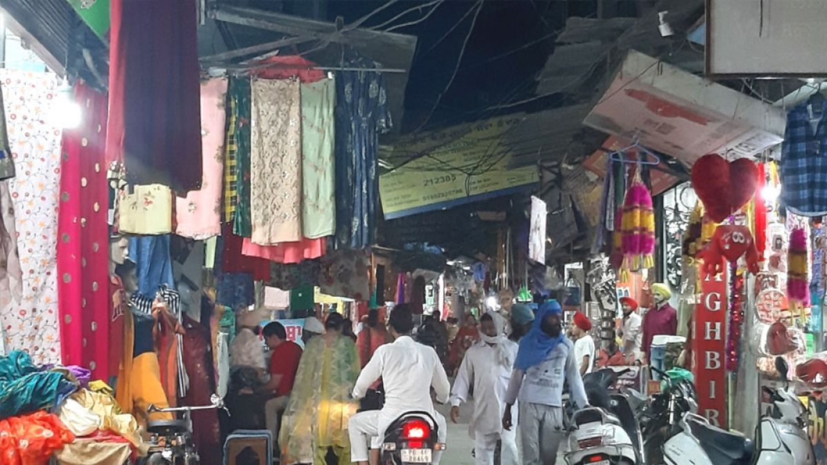 Shops running at a rent of Rs 65 thousand, Security agencies keeping an eye on 20 shopkeepers