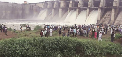 Rain continuously wreaking havoc! Opening 18 gates of Manjara Dam increased flood risk in many villages
