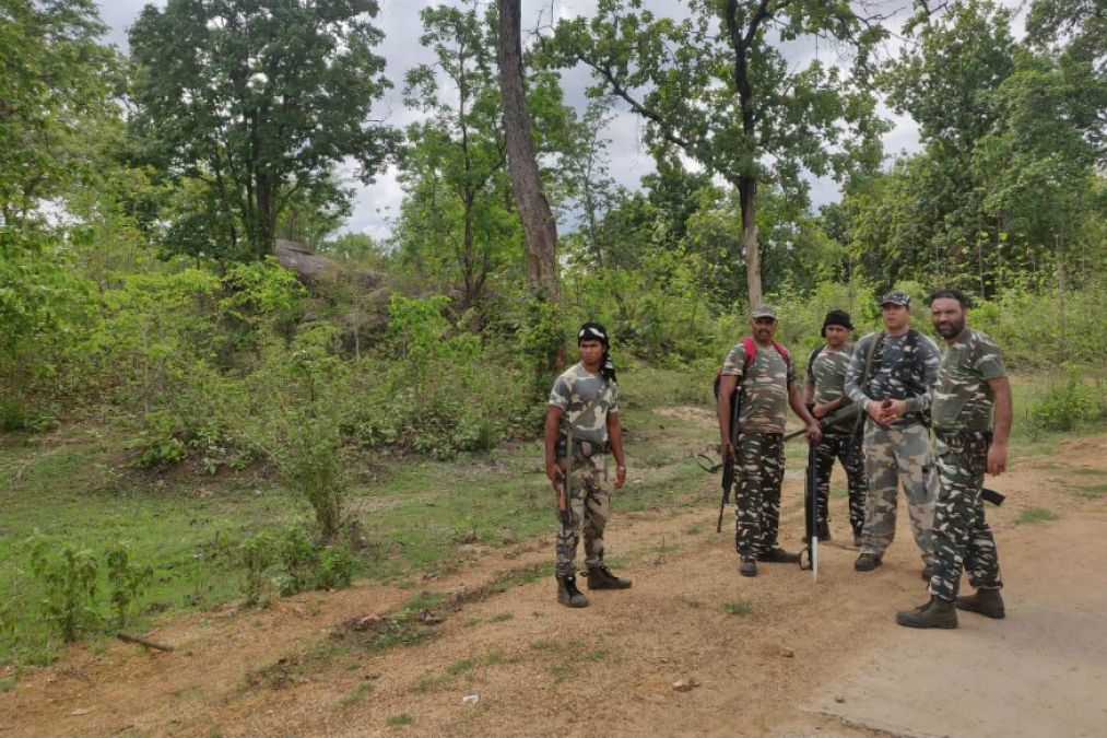 Chhattisgarh: Encounter breaks out between police and Naxalites, women naxalites killed