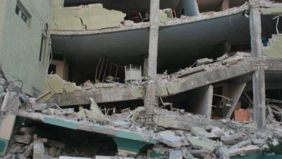गुजरात में बिल्डिंग गिरने से मचा कोहराम, 3 ने गवाई अपनी जान