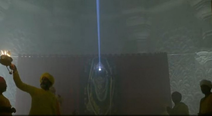रामलला का हुआ सूर्यतिलक, अयोध्या के मंदिर में दिखा दिव्य नजारा