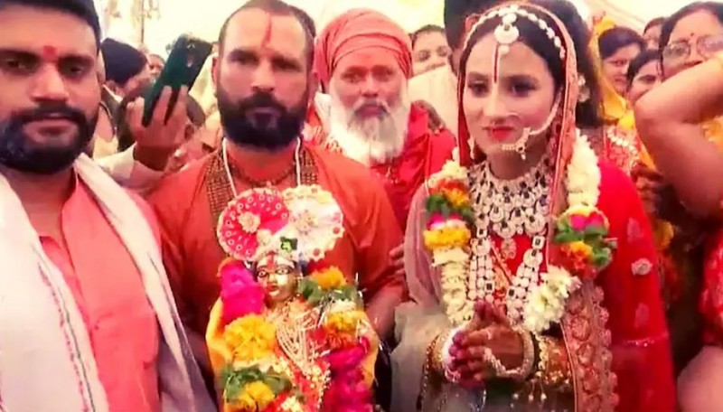 MP में हुई अनोखी शादी, इस लड़की के लिए आई 'श्री कृष्ण' की बारात