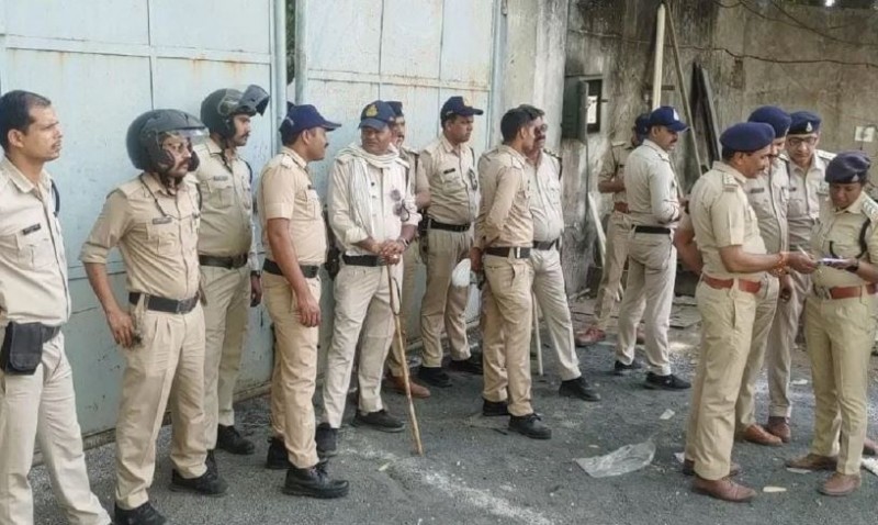 जबलपुर में हुए कबाड़ गोदाम ब्लास्ट मामले में बड़ा एक्शन, मालिक के भाई के घर चला बुलडोजर