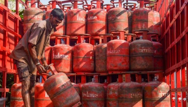 जेट ईंधन और कमर्शियल LPG की कीमतों में हुआ इजाफा, जानिए पिछली कटौतियों के बाद कितने बढ़े दाम