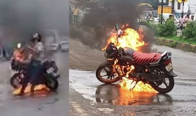 MP के' रॉकी भाई' को देखकर चौंके लोग, बाइक की आग से सुलगाई सिगरेट