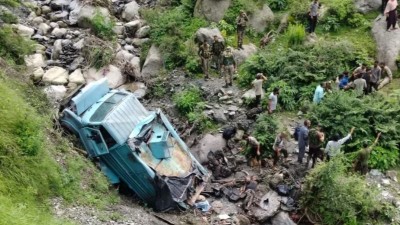 दर्दनाक: हादसे का शिकार हुआ CRPF के जवानों का वाहन, 2 की मौत कई घायल