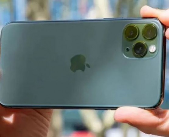 गर्लफ्रेंड को Iphone 15 गिफ्ट करने के लिए बॉयफ्रेंड ने उठाया ऐसा कदम, पुलिस भी रह गई दंग