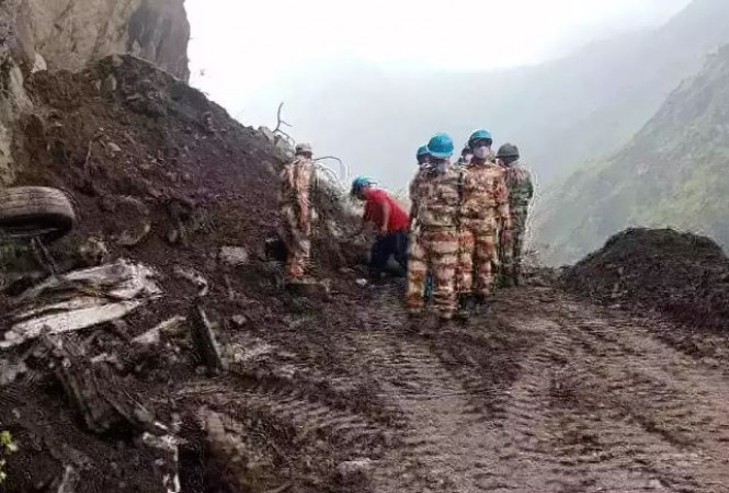 हिमाचल में बुधवार को भी 12 लोगों की मौत, भारी बारिश और भूस्खलन से मृतकों का आंकड़ा पहुंचा 120