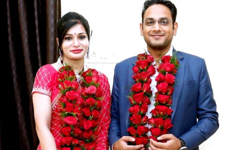 मात्र 2 हजार के खर्चे में हुई IAS-IPS की शादी, जबरदस्त है लव स्टोरी